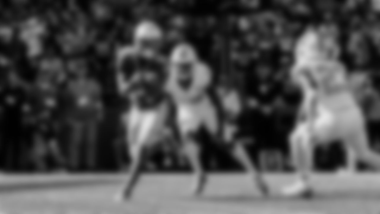 Seahawks receiver Jaxon Smith-Njigba catches a touchdown pass from Sam Darnold in the end zone.
