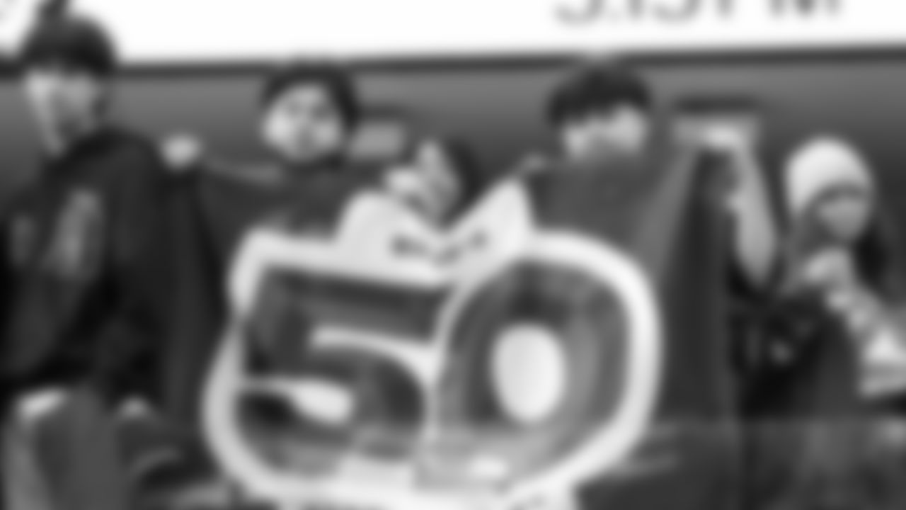 12s show up strong for Week 11 at the Rams on November 16, 2025