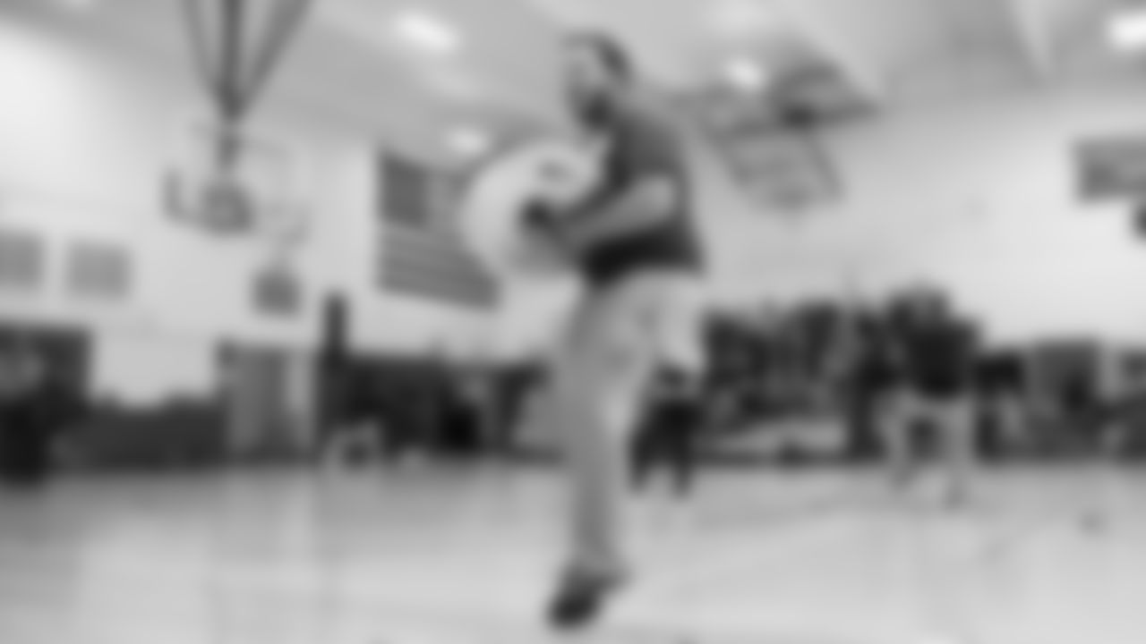 Students at Washington Middle School were surprised with a pep rally on Friday, bringing together the unique tie between sport and music. Blue Thunder, Seahawks Dancers and Legend Lofa Tatupu played a Super Bowl edition of Seahawks trivia, as well as a performance by Blue Thunder and special appearance by Seattle music legend and lead guitarist for Pearl Jam, Mike McCready.