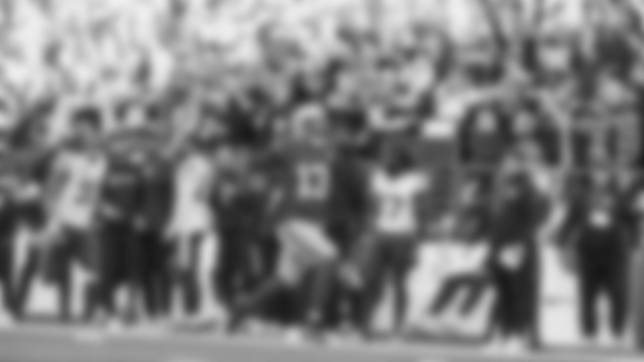 Seahawks linebacker Ernest Jones IV (13) vs. the Minnesota Vikings in Week 13.