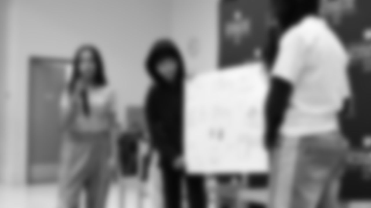 The Seahawks teamed up with EVERFI for a morning learning about mental health with students at Showalter Middle School on October 30, 2025.