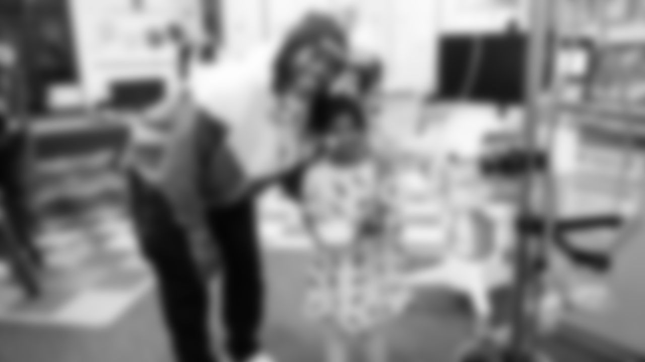 Seahawks wide receiver Rashid Shaheed visited a local children's hospital in Seattle and spent time with patients and their families in honor of the holiday season.