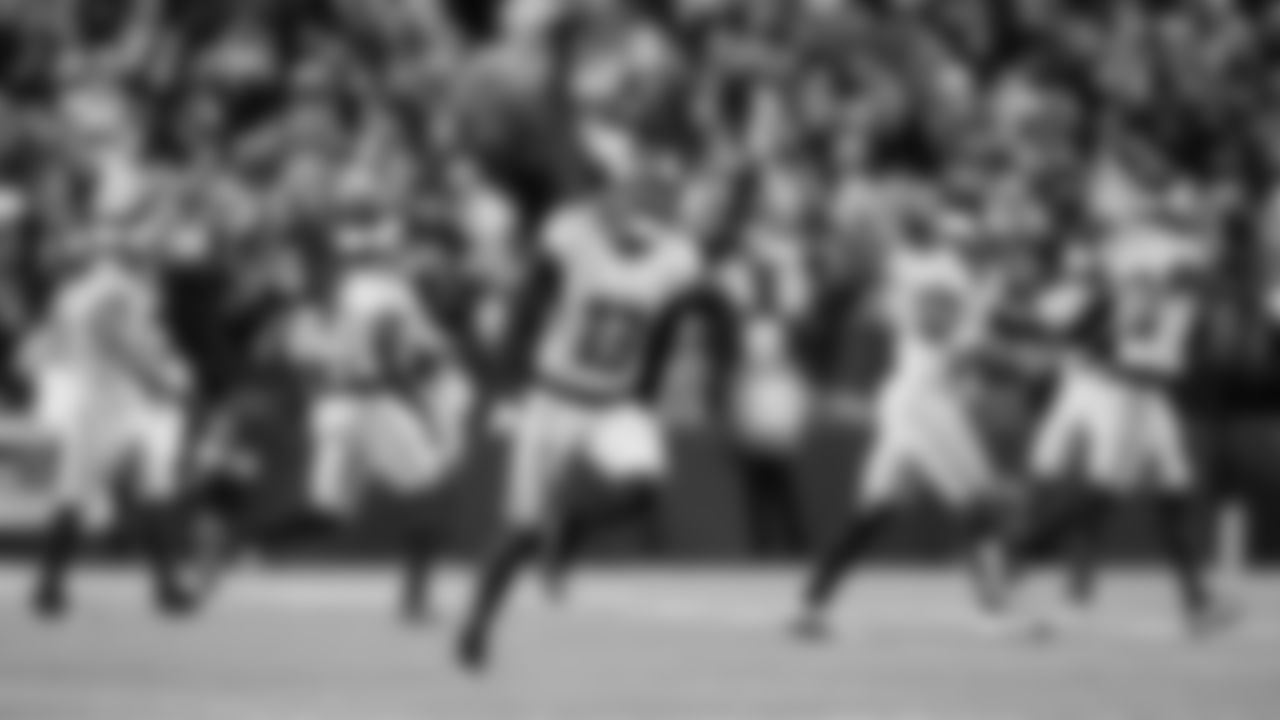 Seattle's Ernest Jones IV leads the celebration after a missed field goal by the Rams.