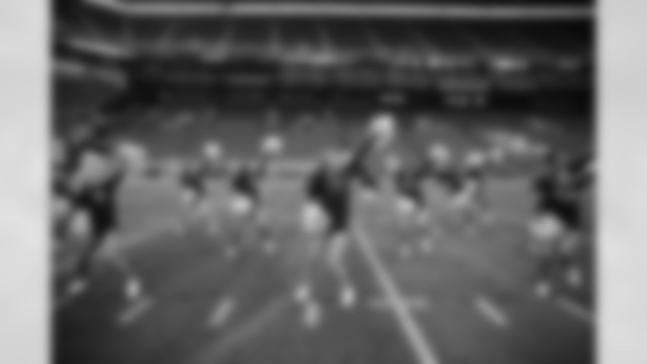 Take a behind the scenes look at the Seahawks Dancers preparing for the Seahawks' Week 3 matchup vs. the New Orleans Saints on Sunday, September 21st at Lumen Field. Presented by Chromatique.