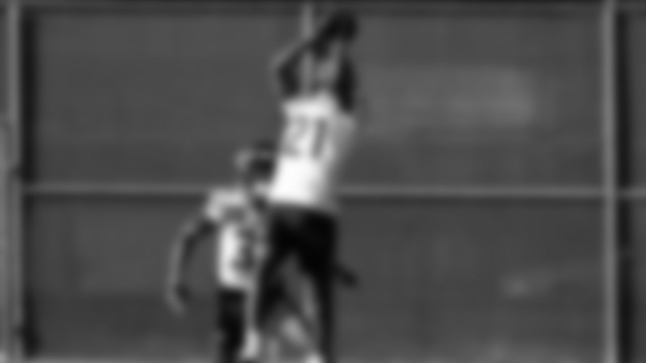 Seahawks cornerback Devon Witherspoon (21) practiced on February 5, 2026 in San Jose, California.