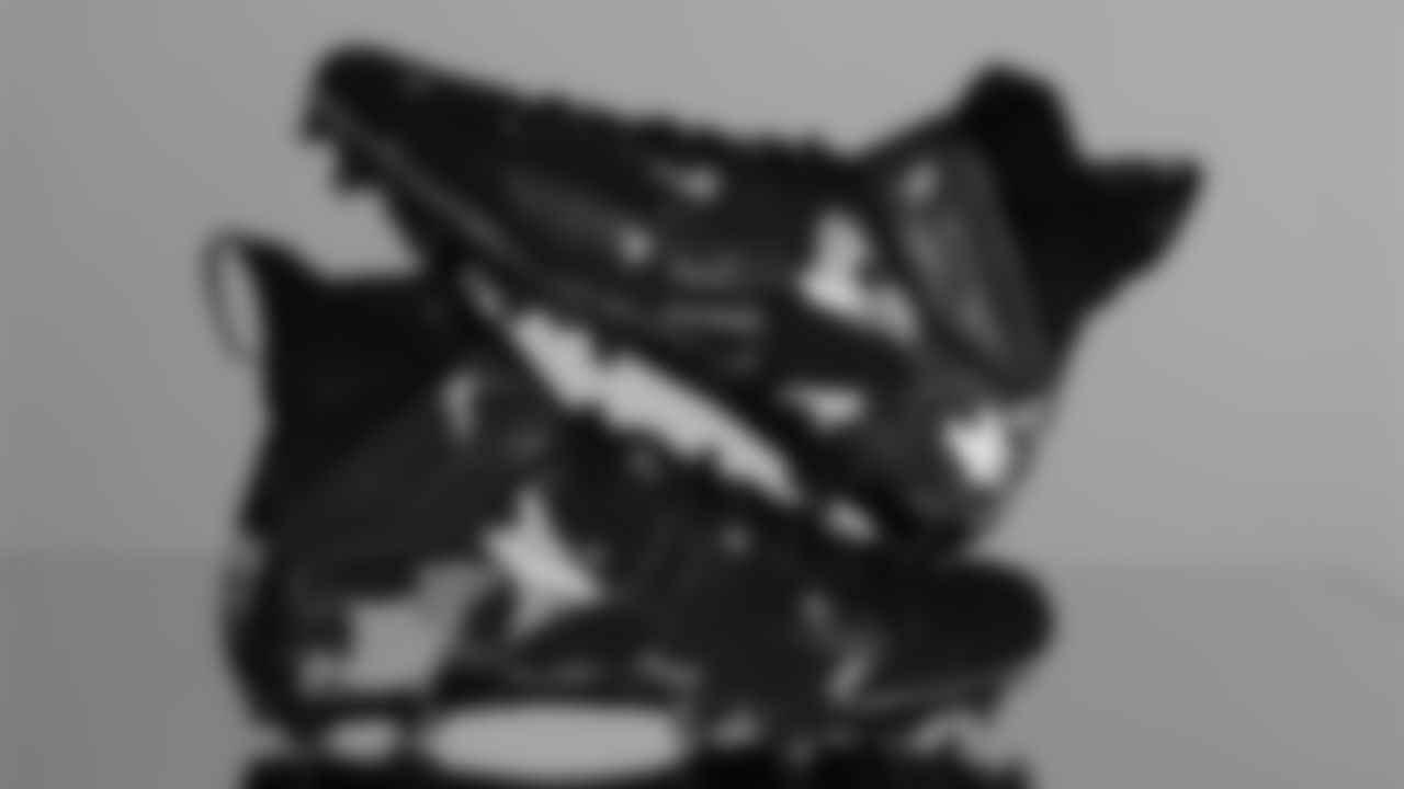 Seahawks tight end Eric Saubert (81) - Freedom Service Dogs of America