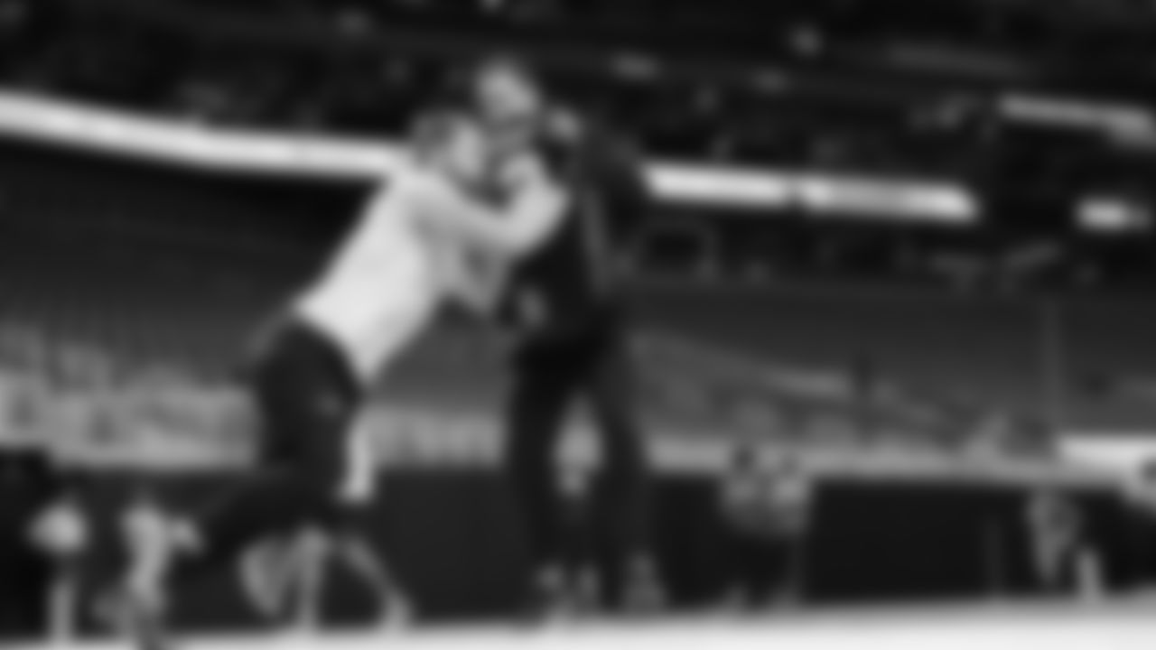 Seahawks tight end Nick Kallerup (89) warms up at Mercedes-Benz Stadium for the Week 14 matchup vs. the Atlanta Falcons.