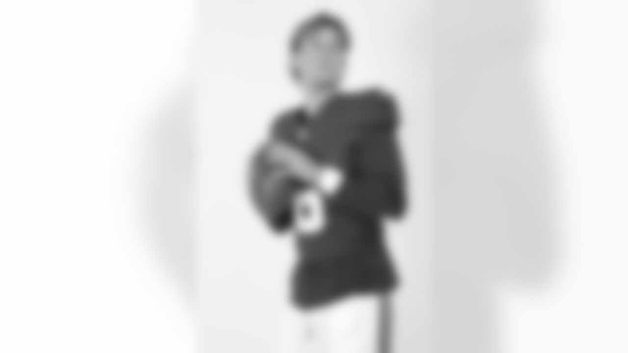 New York Giants quarterback Jaxson Dart (6) poses for a portrait during the NFLPA Rookie Premiere on Saturday, May 17, 2025 in Thousand Oaks, Calif. (Ben Liebenberg/NFL)
