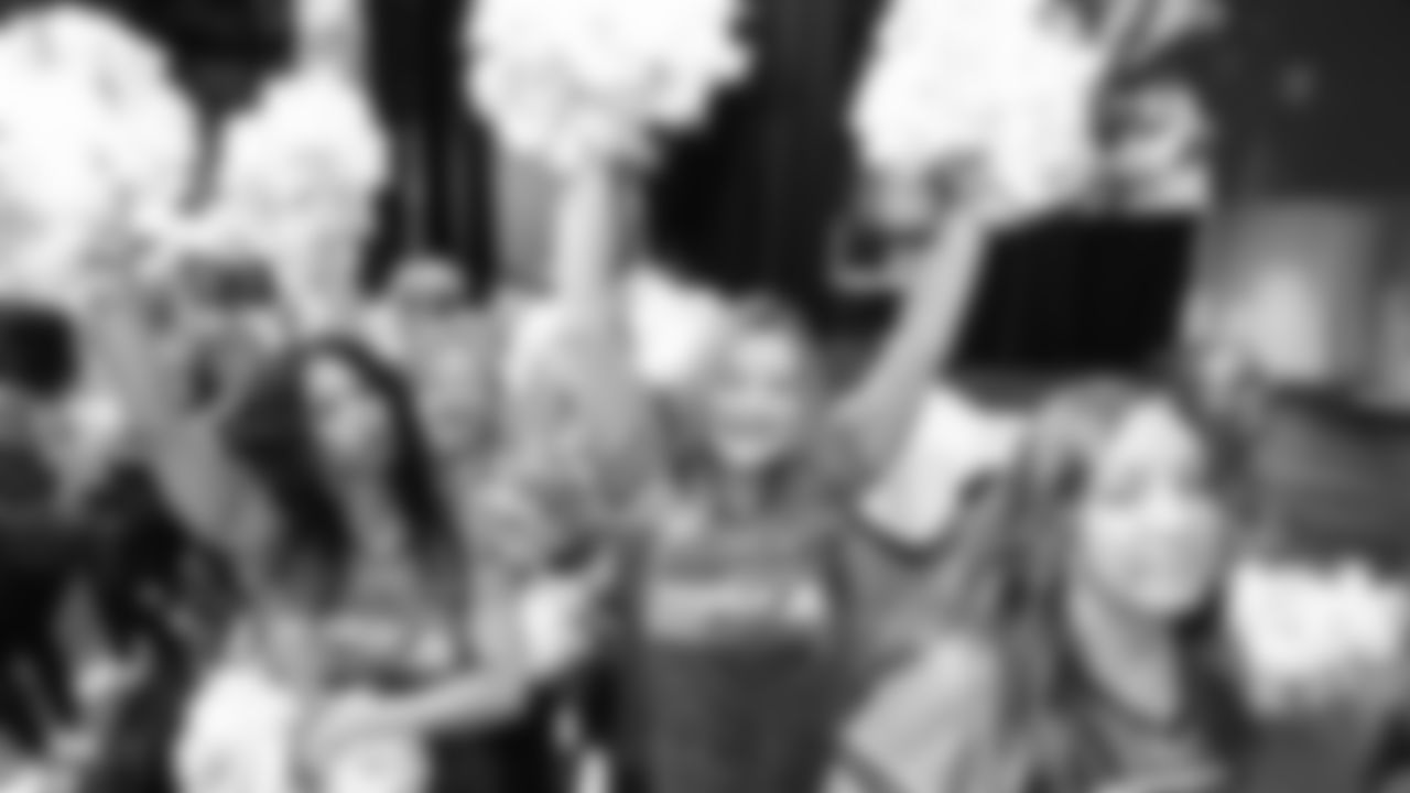 On Saturday, October 5th, Sea Gals/Seahawks Dancers alumni performed at Lumen Field.