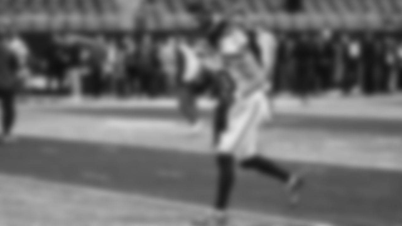 Seahawks wide receiver Cooper Kupp (10) warms up at Mercedes-Benz Stadium for the Week 14 matchup vs. the Atlanta Falcons.