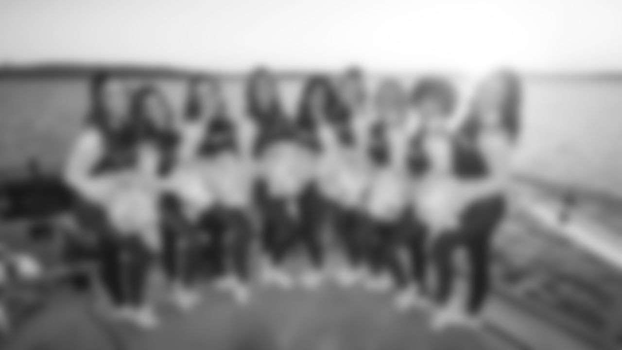 12s turned out for the Blue Friday Fan Rally, Friday, January 23 ahead of the NFC Championship game. The Seahawks ChampionSHIP cruised across Lake Washington and Lake Union, ending at Lake Union Park for the Fan Rally, featuring Seahawks Dancers, Legends, Blue Thunder and more.