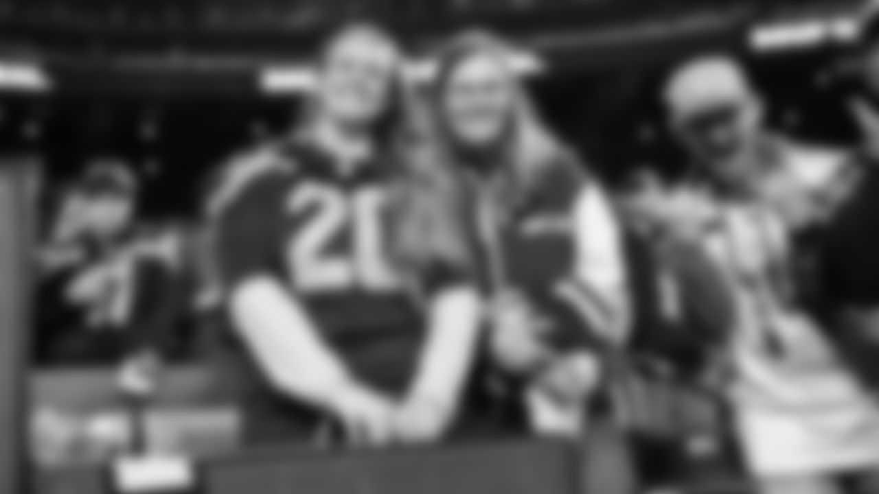 The 12s show up strong, traveling across the country for week 9 at the Commanders on Nov 2, 2025