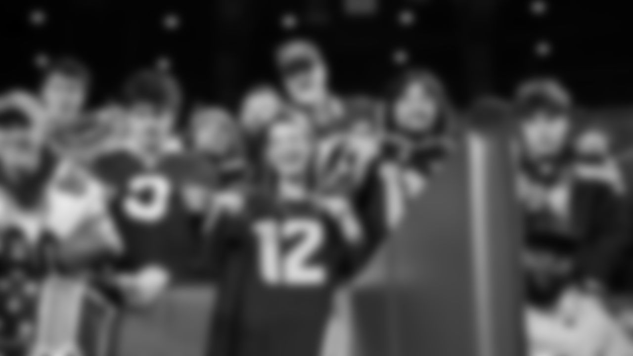 The 12s show up strong, traveling across the country for week 9 at the Commanders on Nov 2, 2025