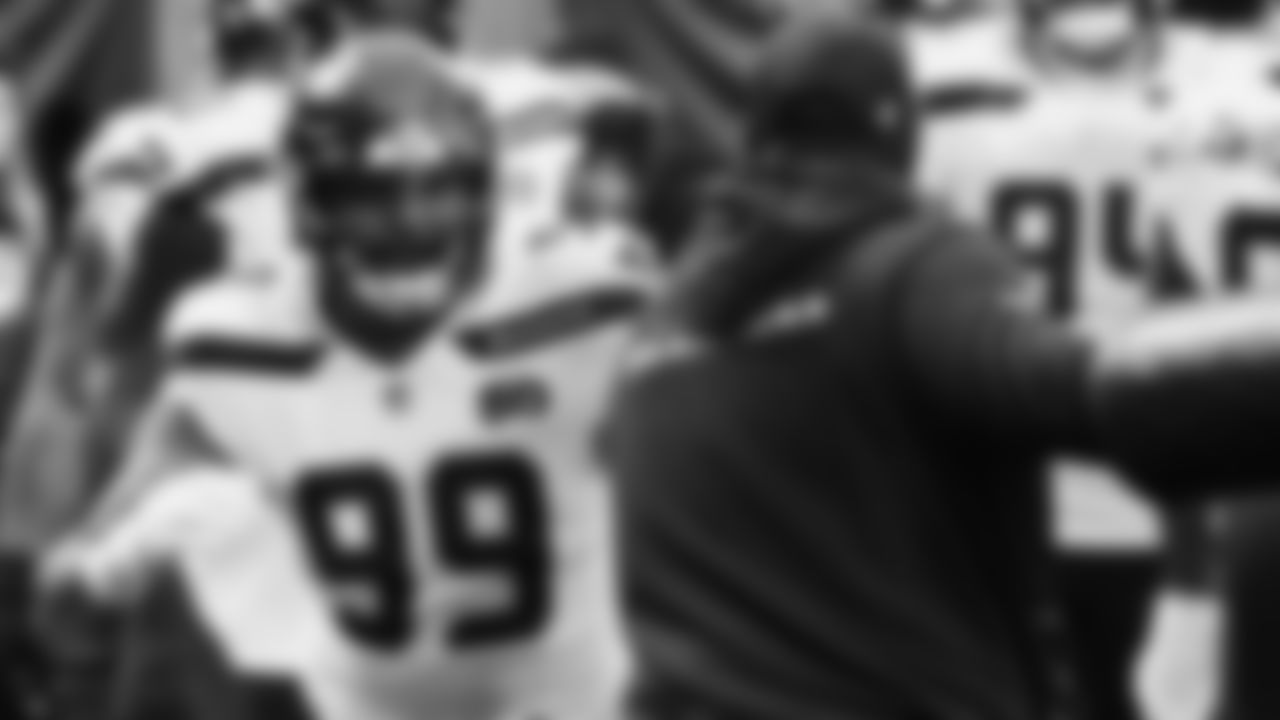 Seahawks defensive tackle Leonard Williams (99) at the Carolina Panthers in Week 17.