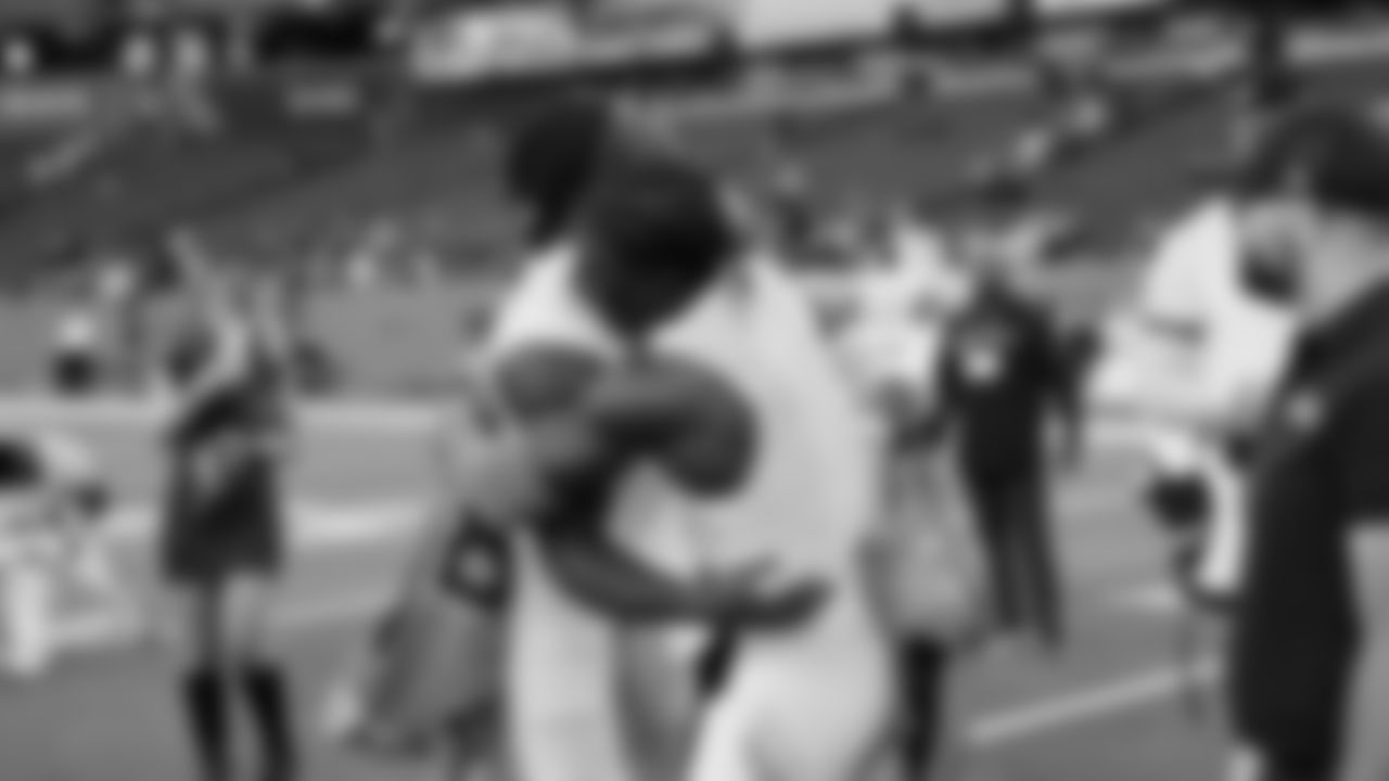 Seahawks celebrate the 30-24 win over the Tennessee Titans at Nissan Stadium on November 23, 2025.