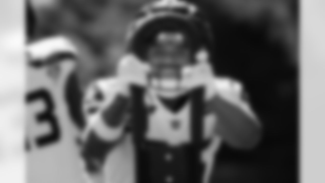 Seahawks linebacker Alphonzo Tuputala (35).