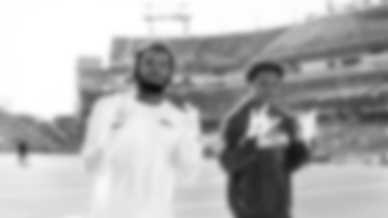 Seahawks cornerbacks Devon Witherspoon and Nehemiah Pritchett pose as they leave the field during pregame.