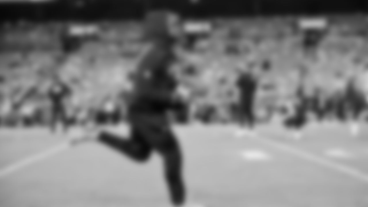 Seahawks running back Kenneth Walker III (9) warms up at Northwest Stadium for the Sunday Night Football matchup at the Washington Commanders in Week 9.