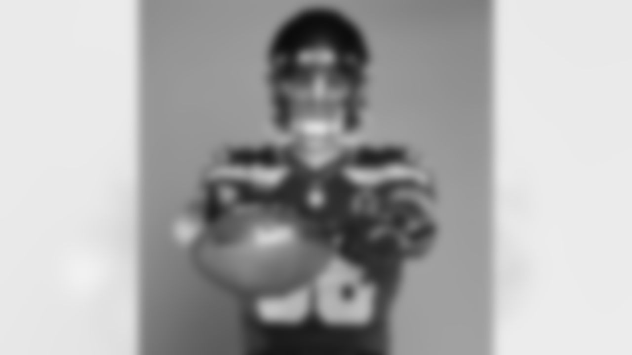 Seahawks tight end AJ Barner (88).