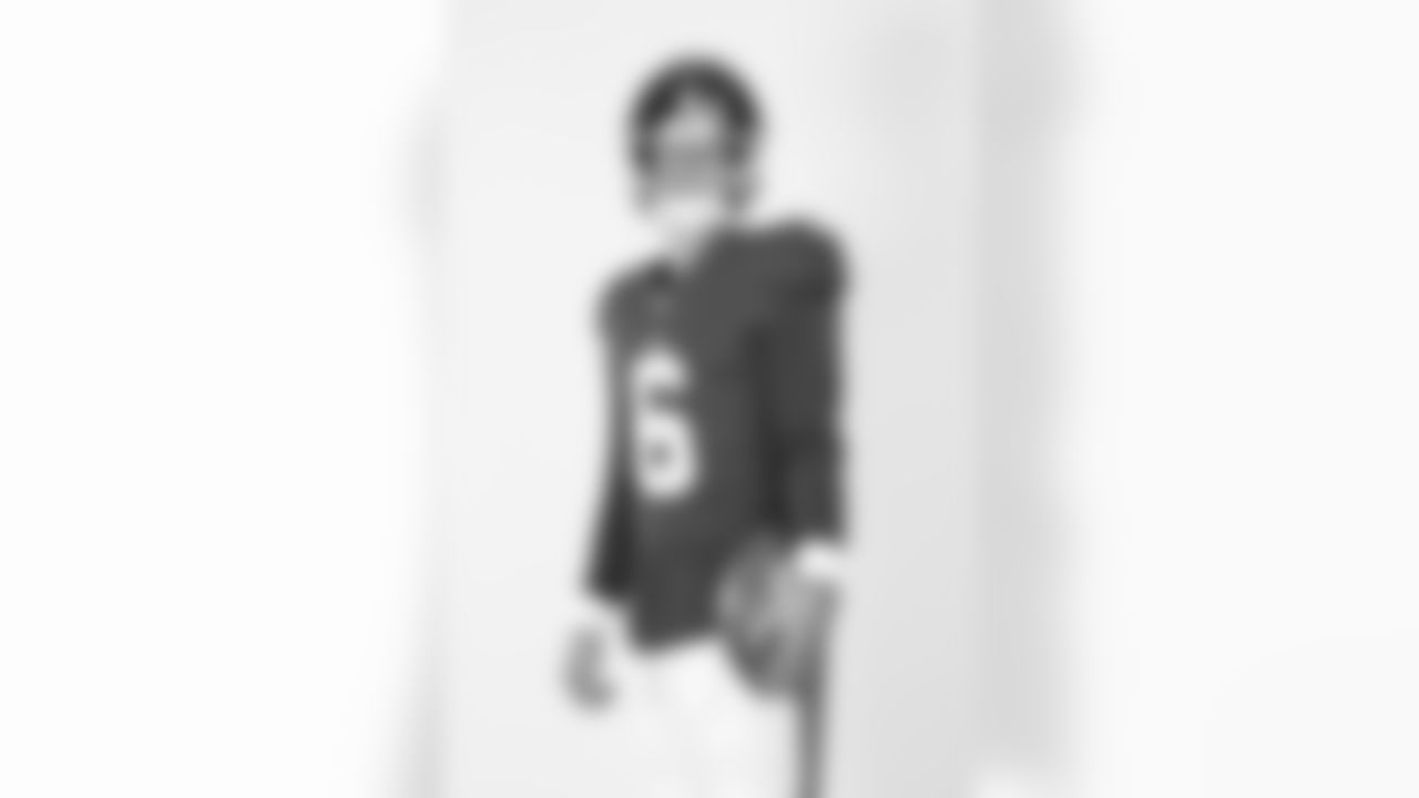 New York Giants quarterback Jaxson Dart (6) poses for a portrait during the NFLPA Rookie Premiere on Saturday, May 17, 2025 in Thousand Oaks, Calif. (Ben Liebenberg/NFL)