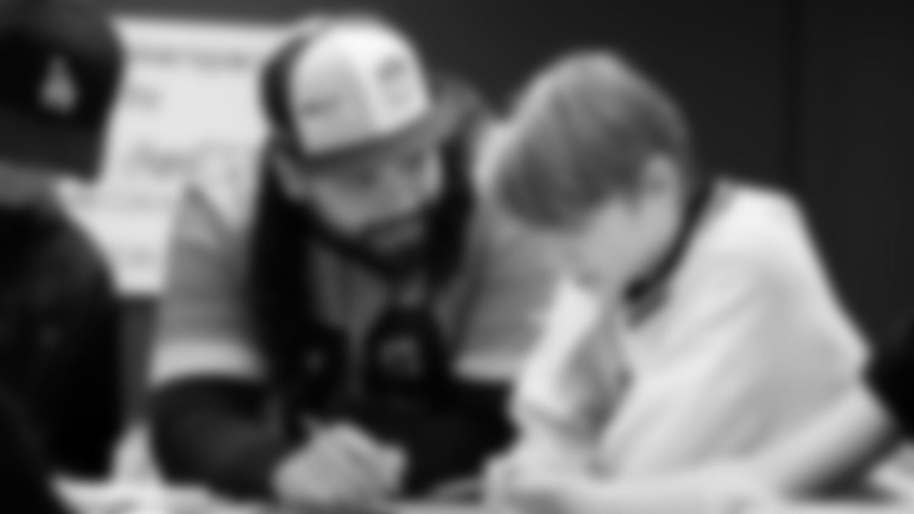 Seahawks Legend Garry Gilliam and Seahawks Dancers surprised teens at the Lake Hills Boys & Girls Club for a fun afternoon of Seahawks activities and crafting. One lucky winner also went home with two tickets to the Divisional Playoff game!