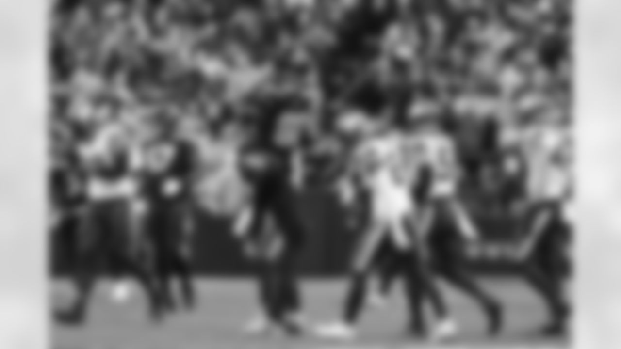 Seahawks tight end Pharaoh Brown (86) at the Week 16 matchup against the Minnesota Vikings at Lumen Field on Sunday, December 22, 2024.