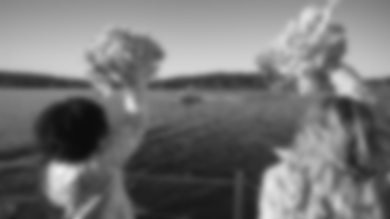 12s turned out for the Blue Friday Fan Rally, Friday, January 23 ahead of the NFC Championship game. The Seahawks ChampionSHIP cruised across Lake Washington and Lake Union, ending at Lake Union Park for the Fan Rally, featuring Seahawks Dancers, Legends, Blue Thunder and more.