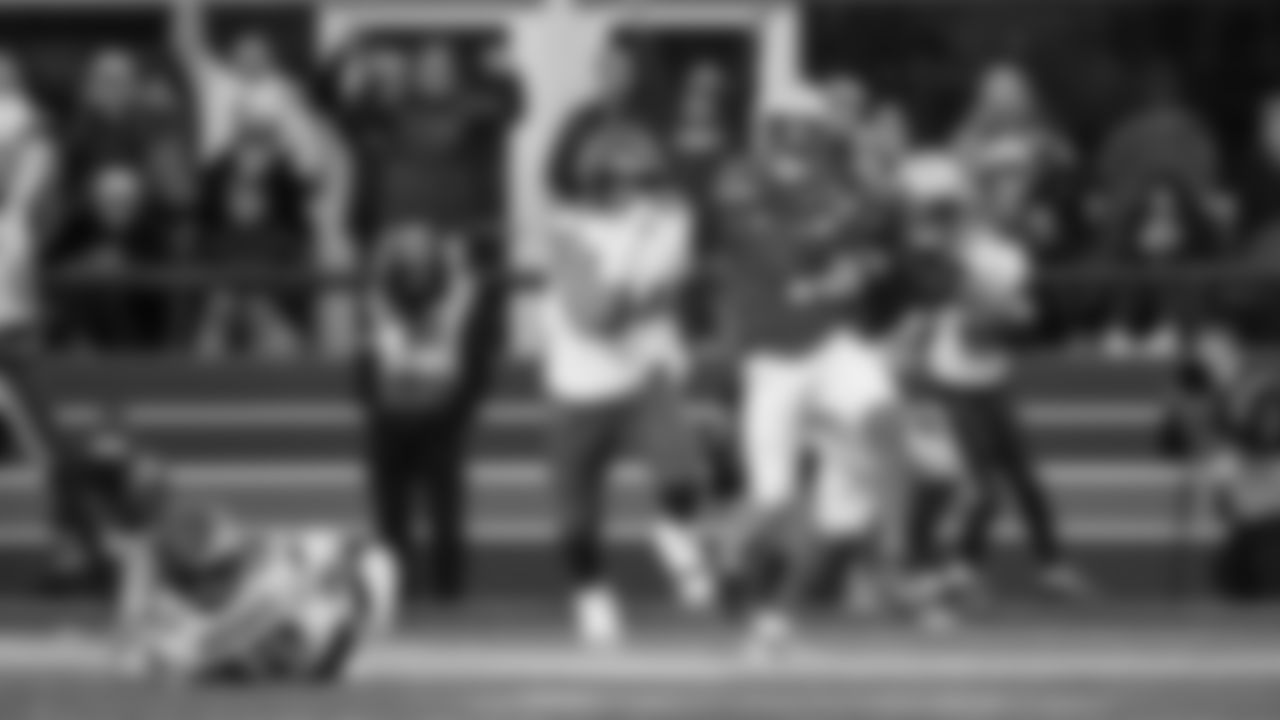 Seahawks linebacker Ernest Jones IV (13) vs. the Minnesota Vikings in Week 13.