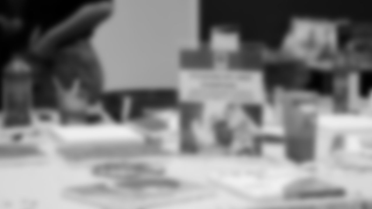 Seahawks Legend Garry Gilliam and Seahawks Dancers surprised teens at the Lake Hills Boys & Girls Club for a fun afternoon of Seahawks activities and crafting. One lucky winner also went home with two tickets to the Divisional Playoff game!