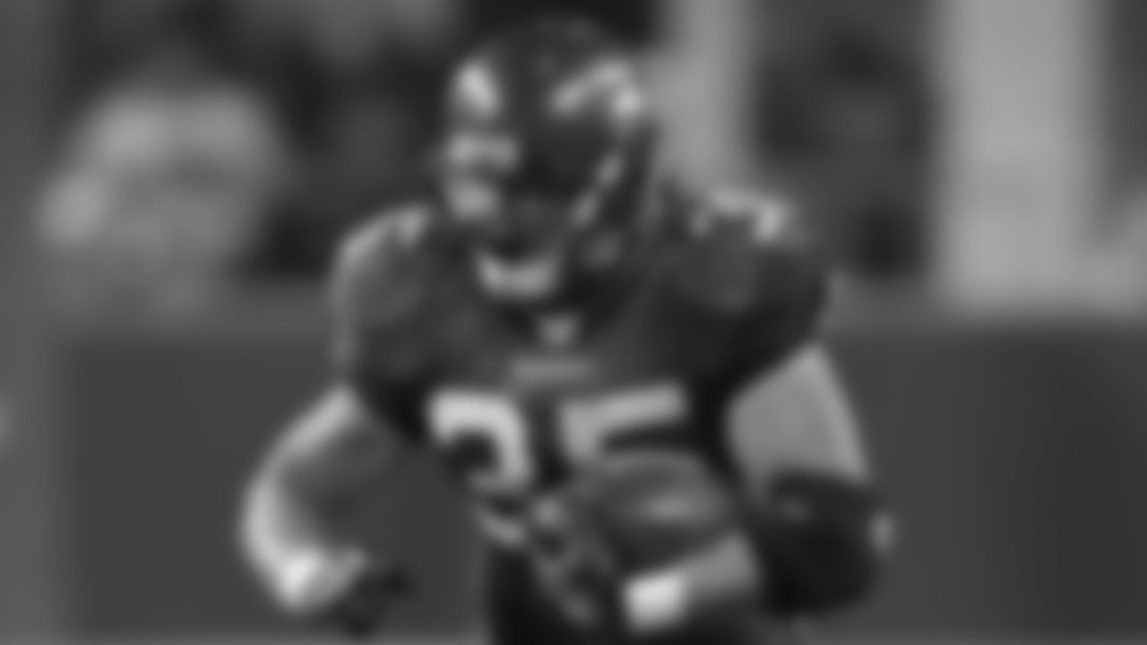 The Seahawks drafted West Virginia fullback Owen Schmitt with the 163rd overall pick in the 5th round of the 2008 NFL Draft.
