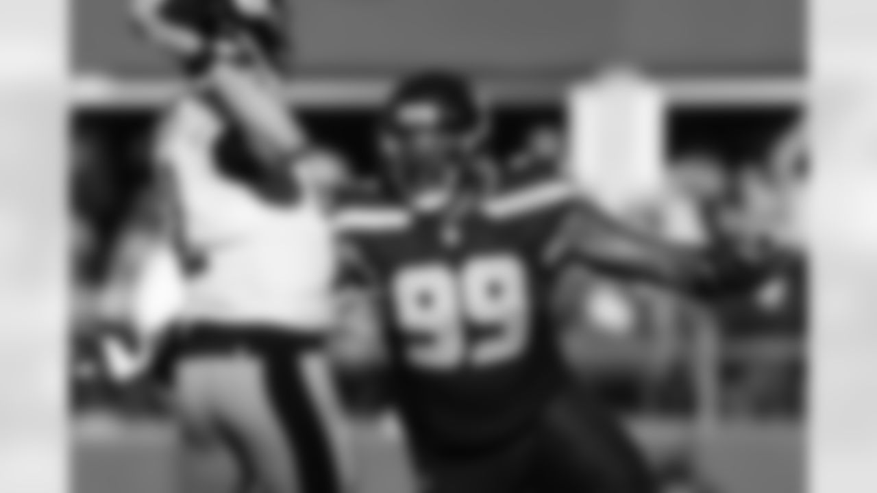 Seahawks defensive end Leonard Williams (99)