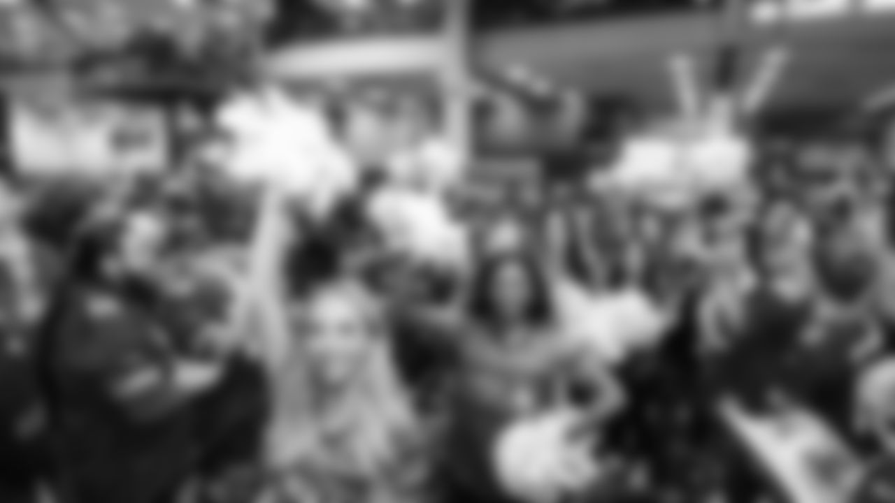 On Saturday, October 5th, Sea Gals/Seahawks Dancers alumni performed at Lumen Field.