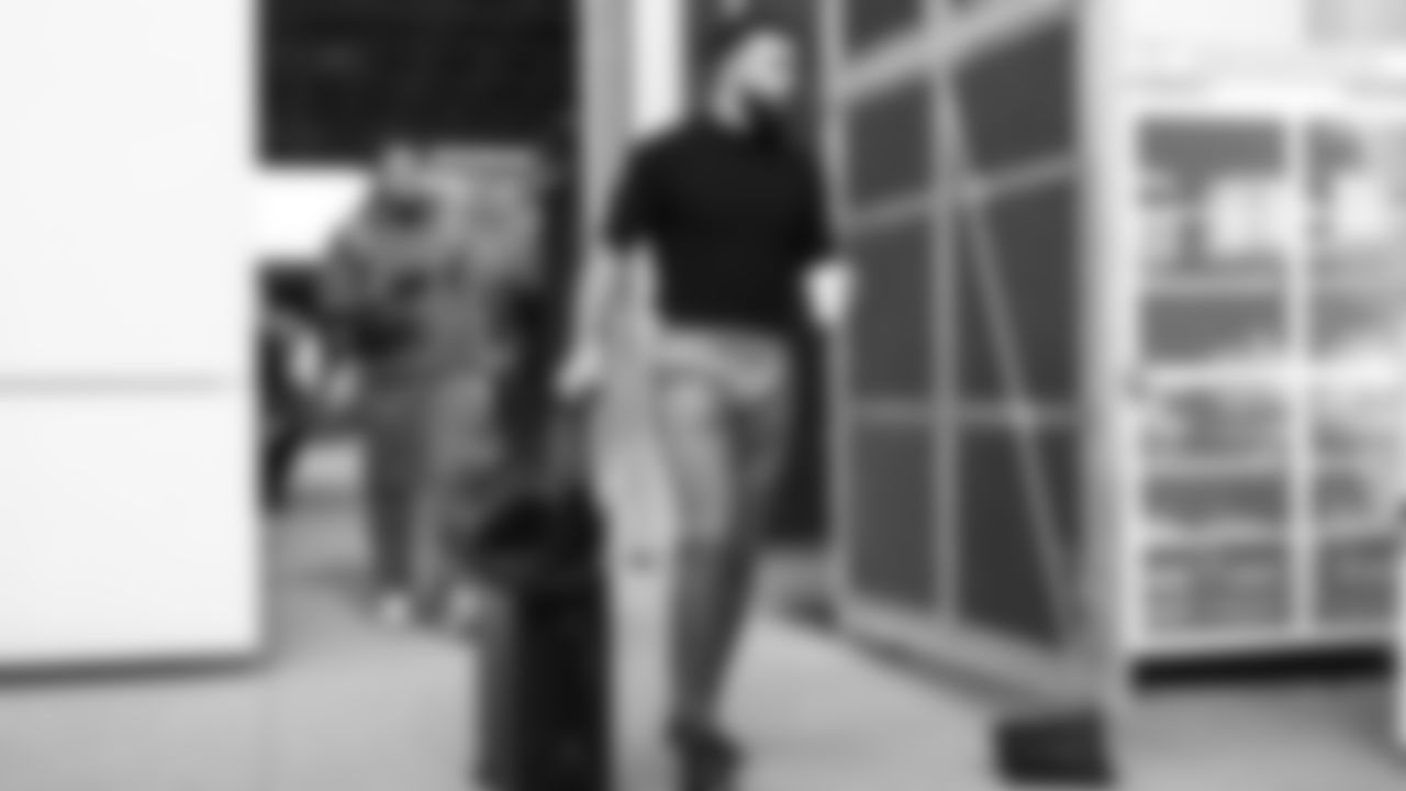 Seahawks safety Julian Love (20) departed the team hotel for the Week 18 matchup vs. the 49ers at Levi's Stadium.