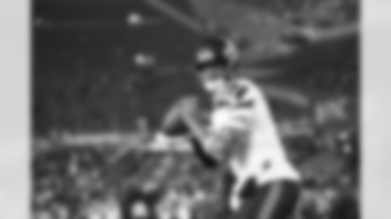 Geno Smith needs 22 attempts, 13 completions and 186 yards to break his own franchise-records in a season with 573, 400, and 4,283 respectively.
