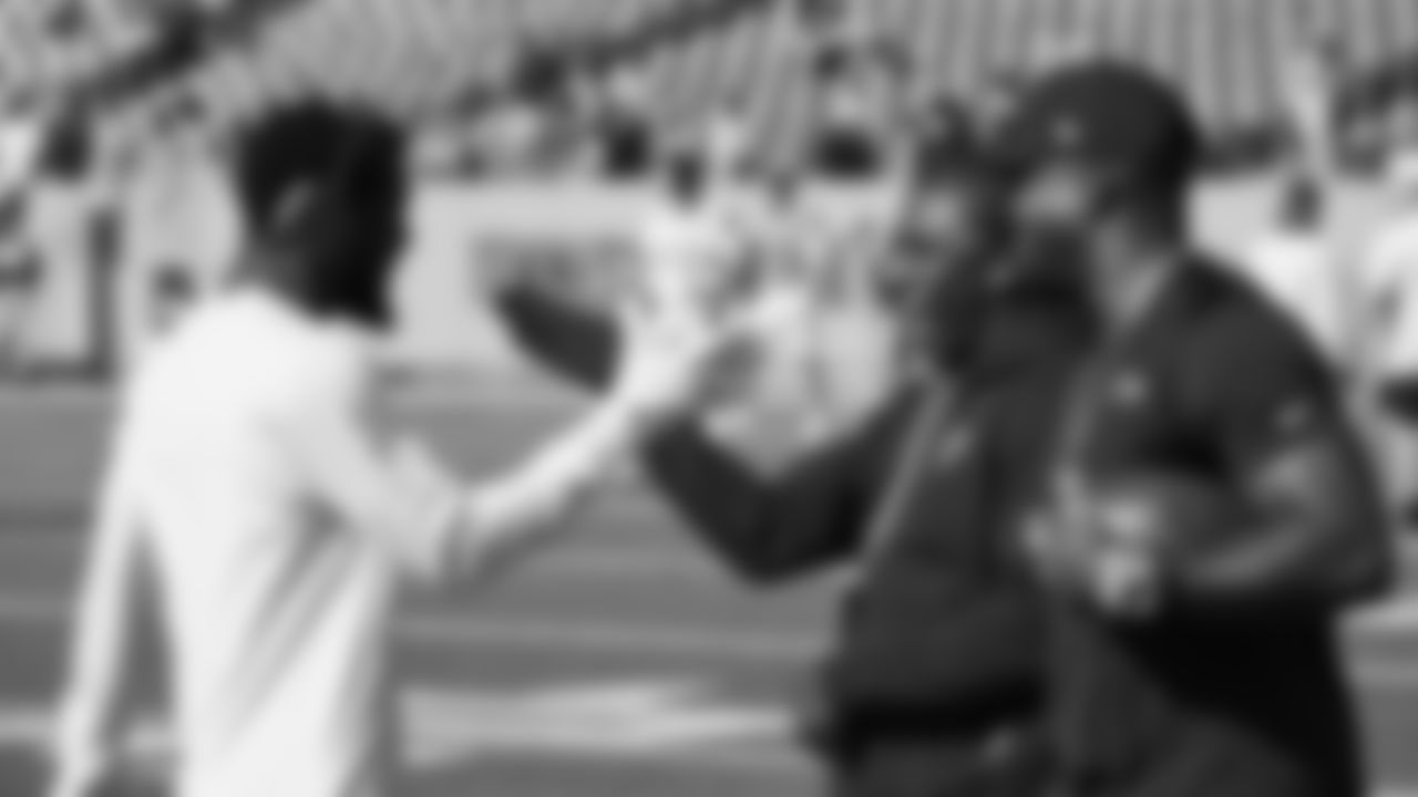 Seahawks cornerback Devon Witherspoon (21) hit the field at Nissan Stadium for the Week 12 matchup vs. the Titans in Nashville, Tennessee.