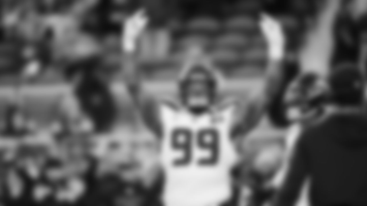 Seahawks defensive end Leonard Williams (99) warms up at Levi's Stadium for the Week 18 matchup vs. the 49ers.