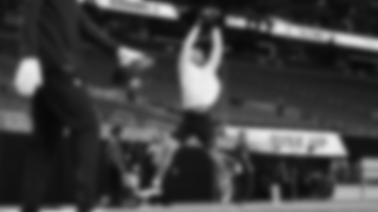 Seahawks tight end Elijah Arroyo (18) warms up at Mercedes-Benz Stadium for the Week 14 matchup vs. the Atlanta Falcons.