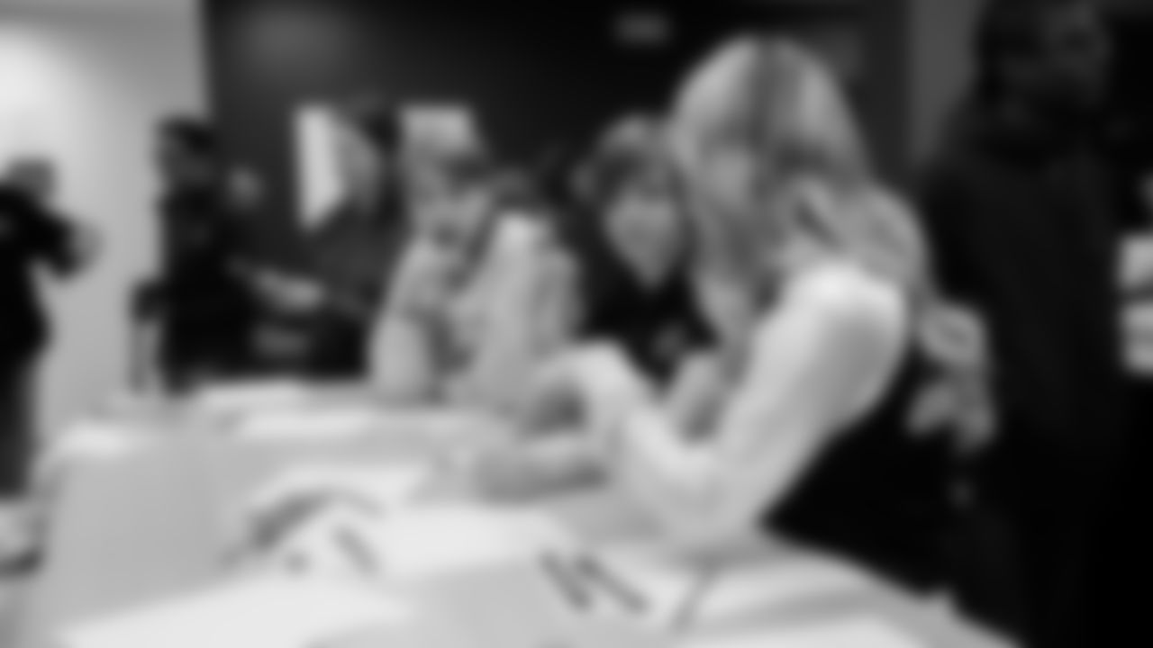 Seahawks Legend Garry Gilliam and Seahawks Dancers surprised teens at the Lake Hills Boys & Girls Club for a fun afternoon of Seahawks activities and crafting. One lucky winner also went home with two tickets to the Divisional Playoff game!