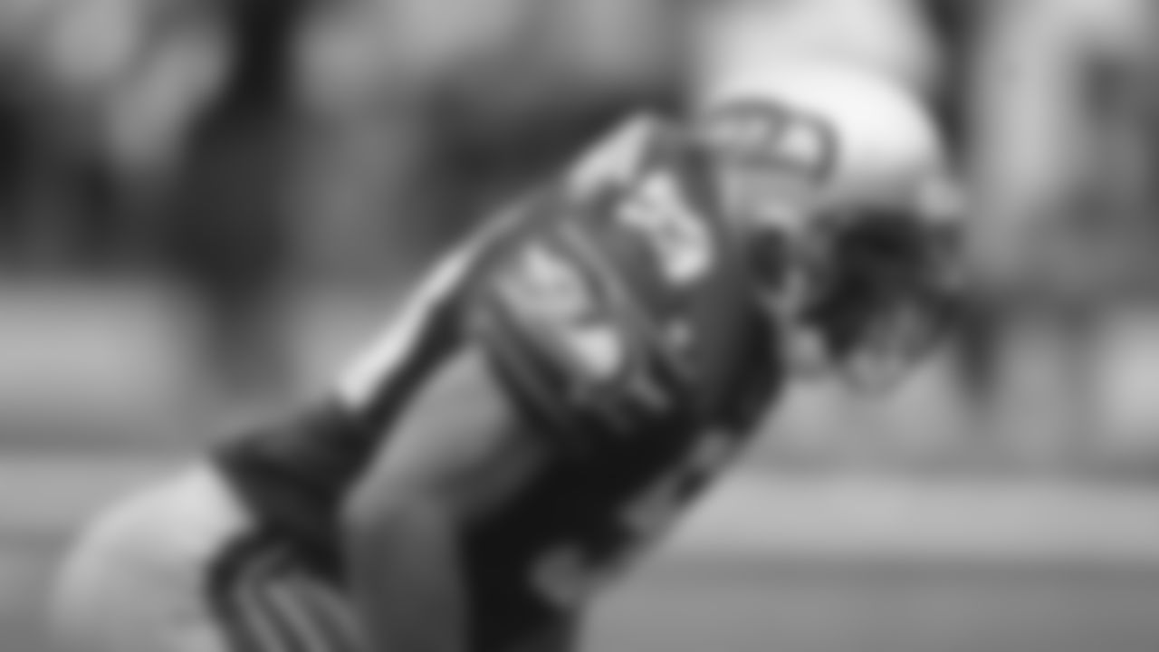 The Seahawks drafted Wisconsin linebacker Eric Unverzagt with the 131st overall pick in the 4th round of the 1996 NFL Draft.