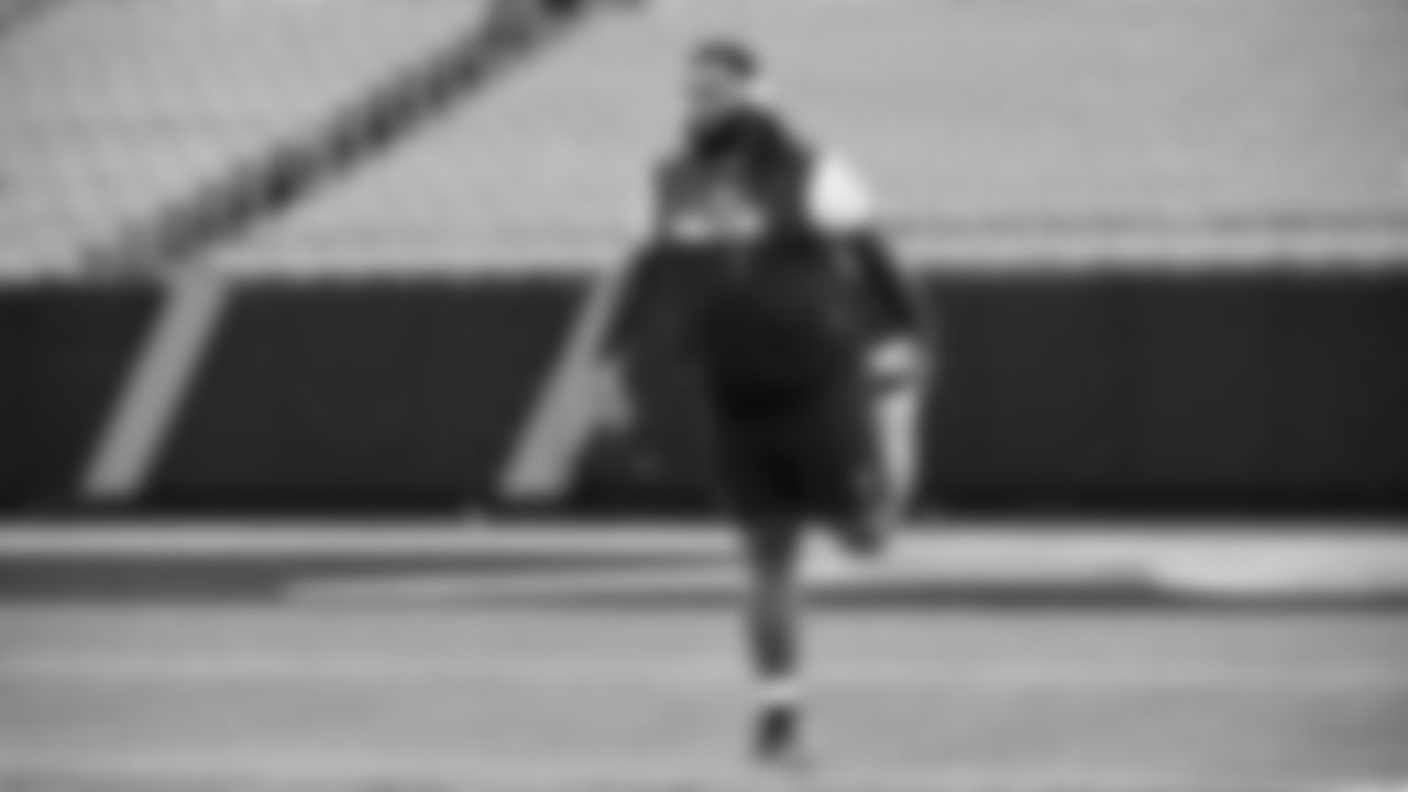 Seahawks guard Anthony Bradford (75) warms up at Bank of America Stadium for the Week 17 matchup vs. Panthers on December 28, 2025.