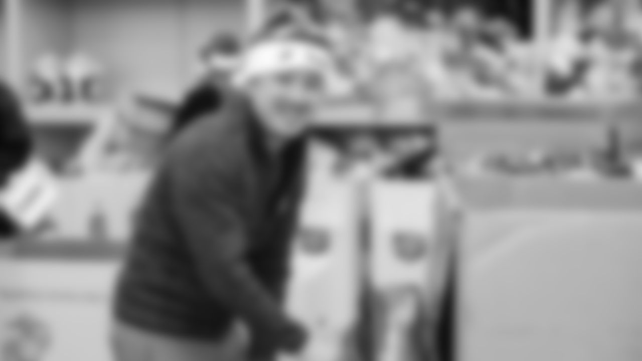 In spirit of the holiday season, the Seahawks volunteered on Wednesday, December 10th, 2025, at the Salvation Army Christmas Warehouse in Tukwila, WA, where they sorted donated toys and contributed $1,000 worth of additional toy donations.