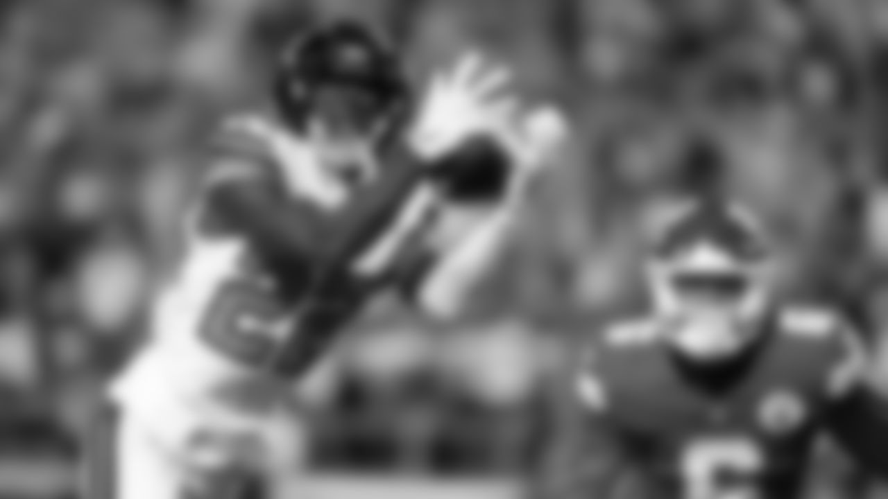 New Orleans Saints Rashid Shaheed (22) catches a touchdown pass as Kansas City Chiefs safety Bryan Cook (6) watches during the first half of an NFL football game Monday, Oct. 7, 2024, in Kansas City, Mo. (AP Photo/Charlie Riedel)