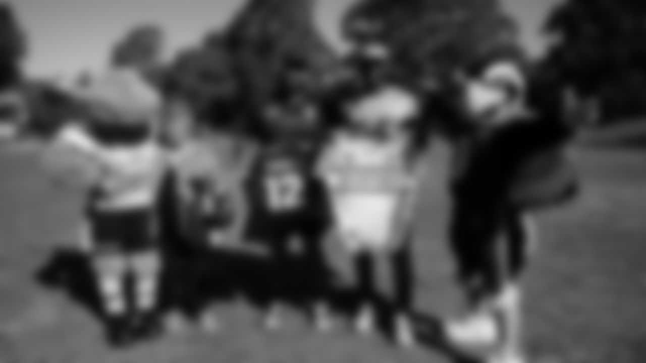 During a visit to Australia, Seahawks Legend Cliff Avril and Blitz stopped by the Kurranulla Aboriginal Corporation Community Center to play flag football and rugby alongside the Cronulla Sharks.