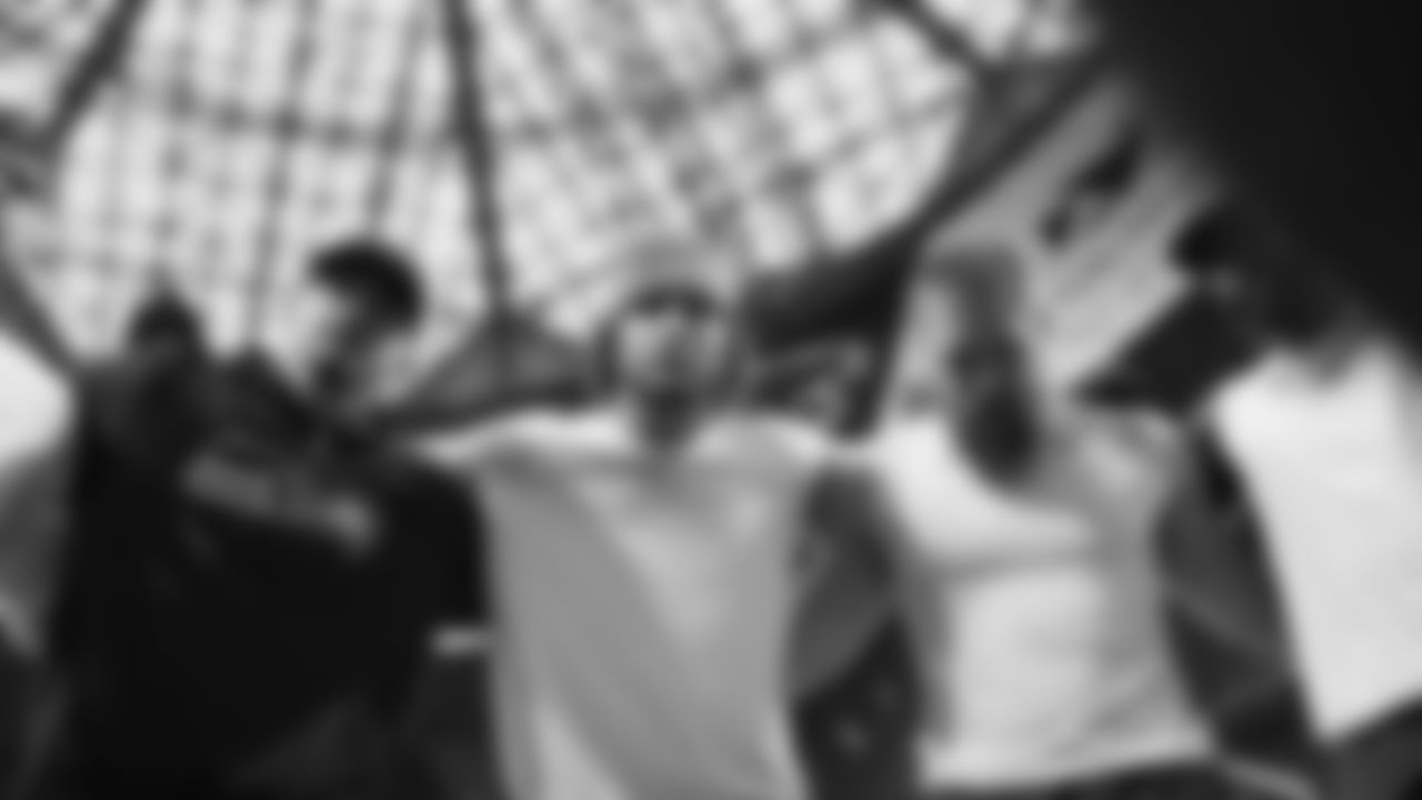 Seahawks tight end AJ Barner (88) warms up at Mercedes-Benz Stadium for the Week 14 matchup vs. the Atlanta Falcons.