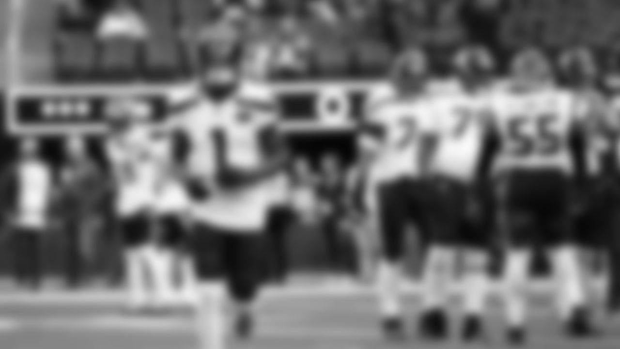 /Seahawks cornerback Derion Kendrick (1) during pregame warmups at SoFi Stadium for the Week 11 matchup at the L.A. Rams.