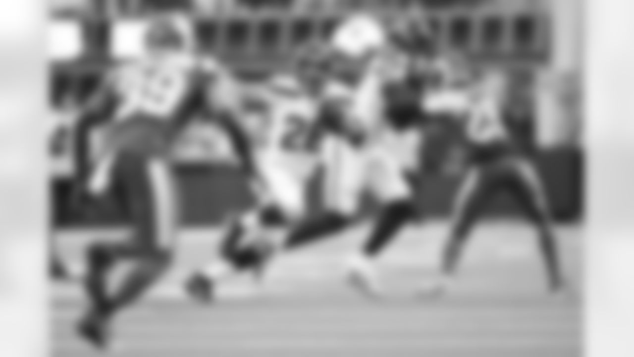 Seahawks running back Zach Charbonnet (26) at the Week 18 matchup against the Los Angeles Rams at SoFi Stadium on Sunday, January 5, 2025.