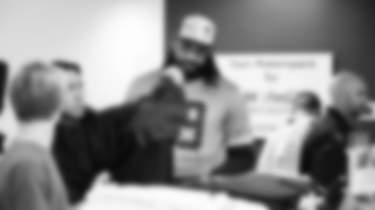 Seahawks Legend Garry Gilliam and Seahawks Dancers surprised teens at the Lake Hills Boys & Girls Club for a fun afternoon of Seahawks activities and crafting. One lucky winner also went home with two tickets to the Divisional Playoff game!