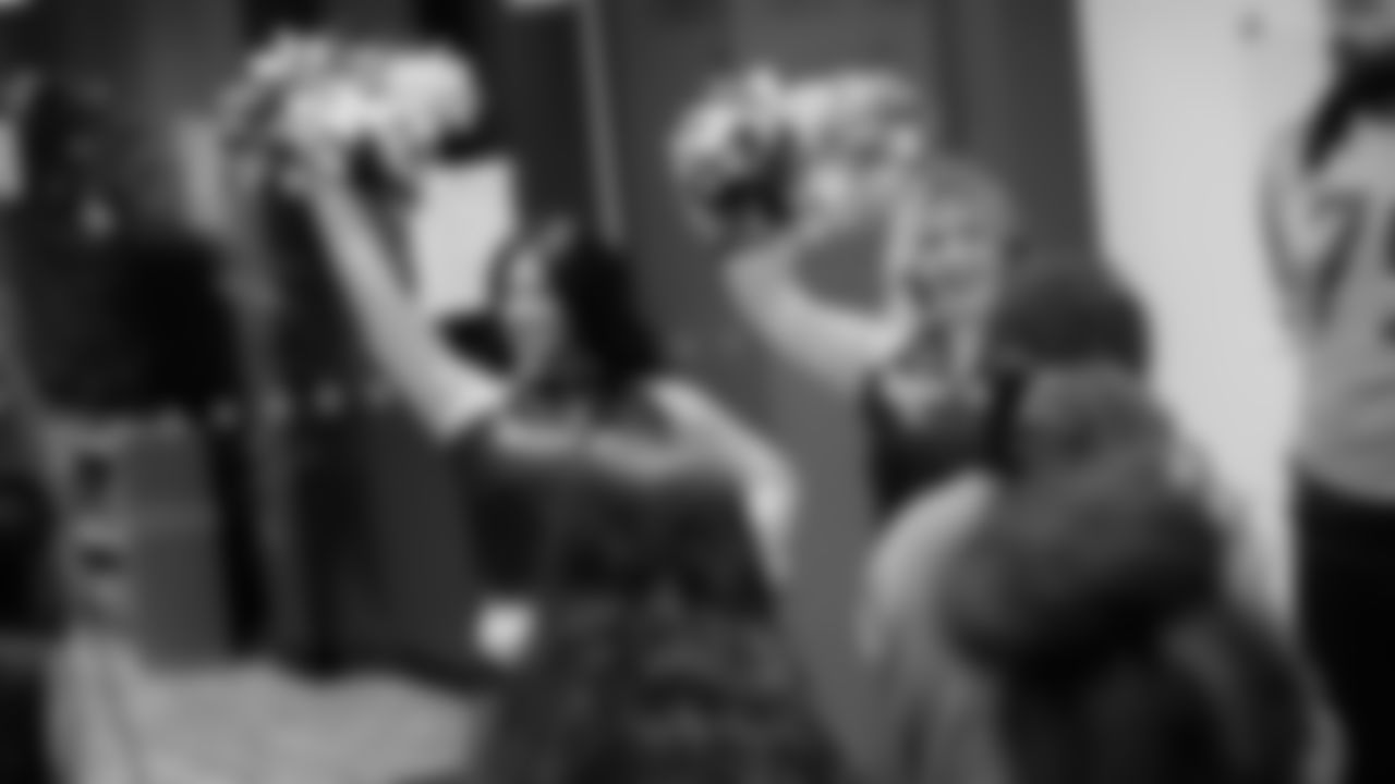 Seahawks Legend Garry Gilliam and Seahawks Dancers surprised teens at the Lake Hills Boys & Girls Club for a fun afternoon of Seahawks activities and crafting. One lucky winner also went home with two tickets to the Divisional Playoff game!