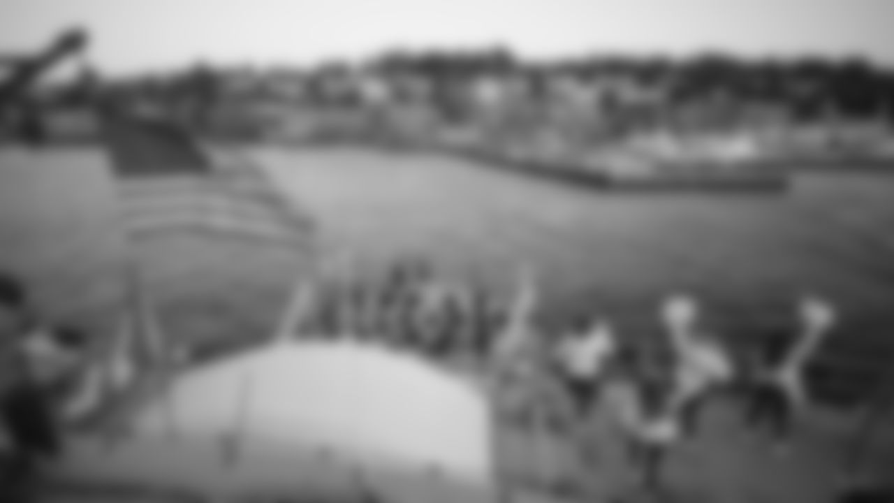 12s turned out for the Blue Friday Fan Rally, Friday, January 23 ahead of the NFC Championship game. The Seahawks ChampionSHIP cruised across Lake Washington and Lake Union, ending at Lake Union Park for the Fan Rally, featuring Seahawks Dancers, Legends, Blue Thunder and more.