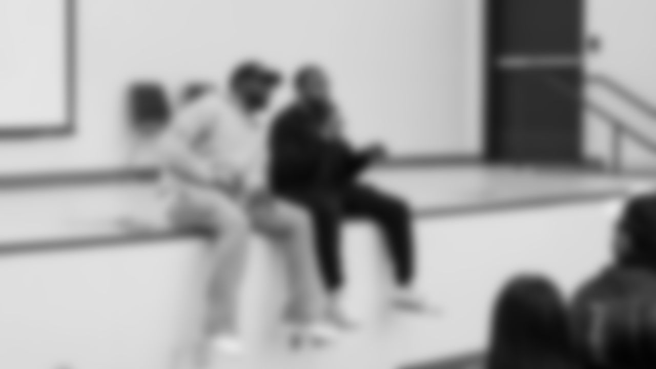 Seahawks Legends Doug Baldwin and Cliff Avril visited Kent-Meridian High School on Tuesday, October 14, 2025 to present the school with a Nourishing Champions Award.